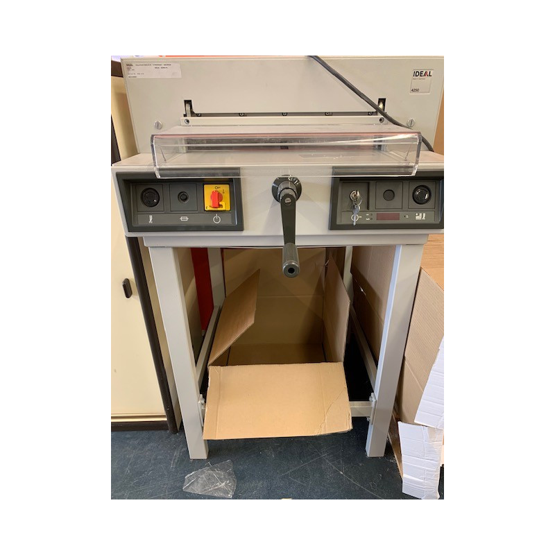 Massicot manuel 4205 sur stand IDEAL