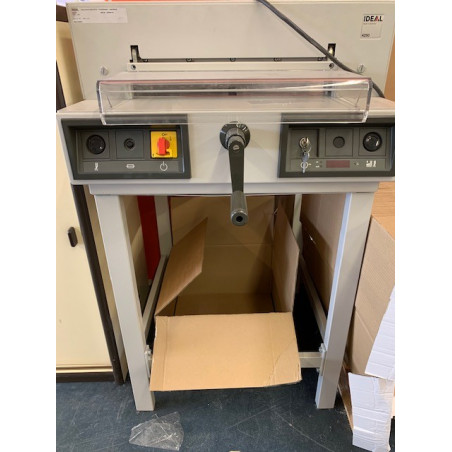 Massicot manuel 4205 sur stand IDEAL